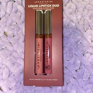 Anastasia Beverly Hills Liquid Lipstick Duo in ‘Crush’ and ‘Dusty Rose’